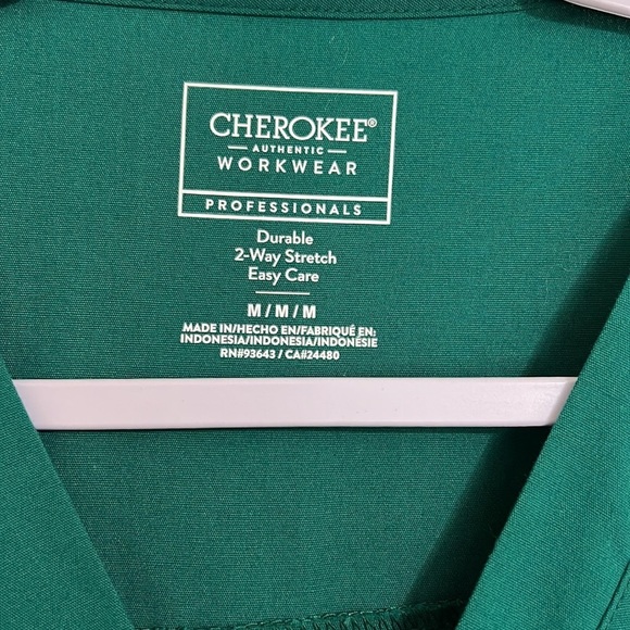 Cherokee Authentic Workwear Green Scrub Top Size Medium - Picture 2 of 5